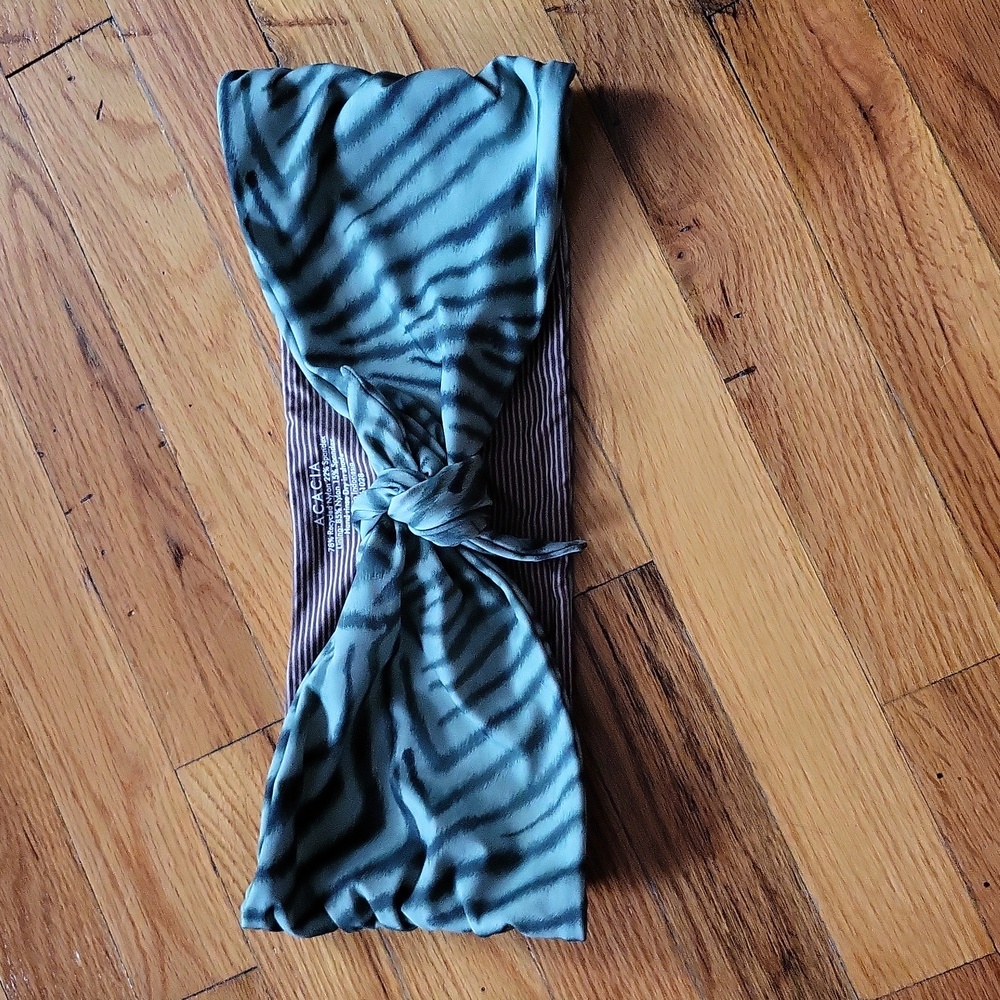Acacia - Baker top